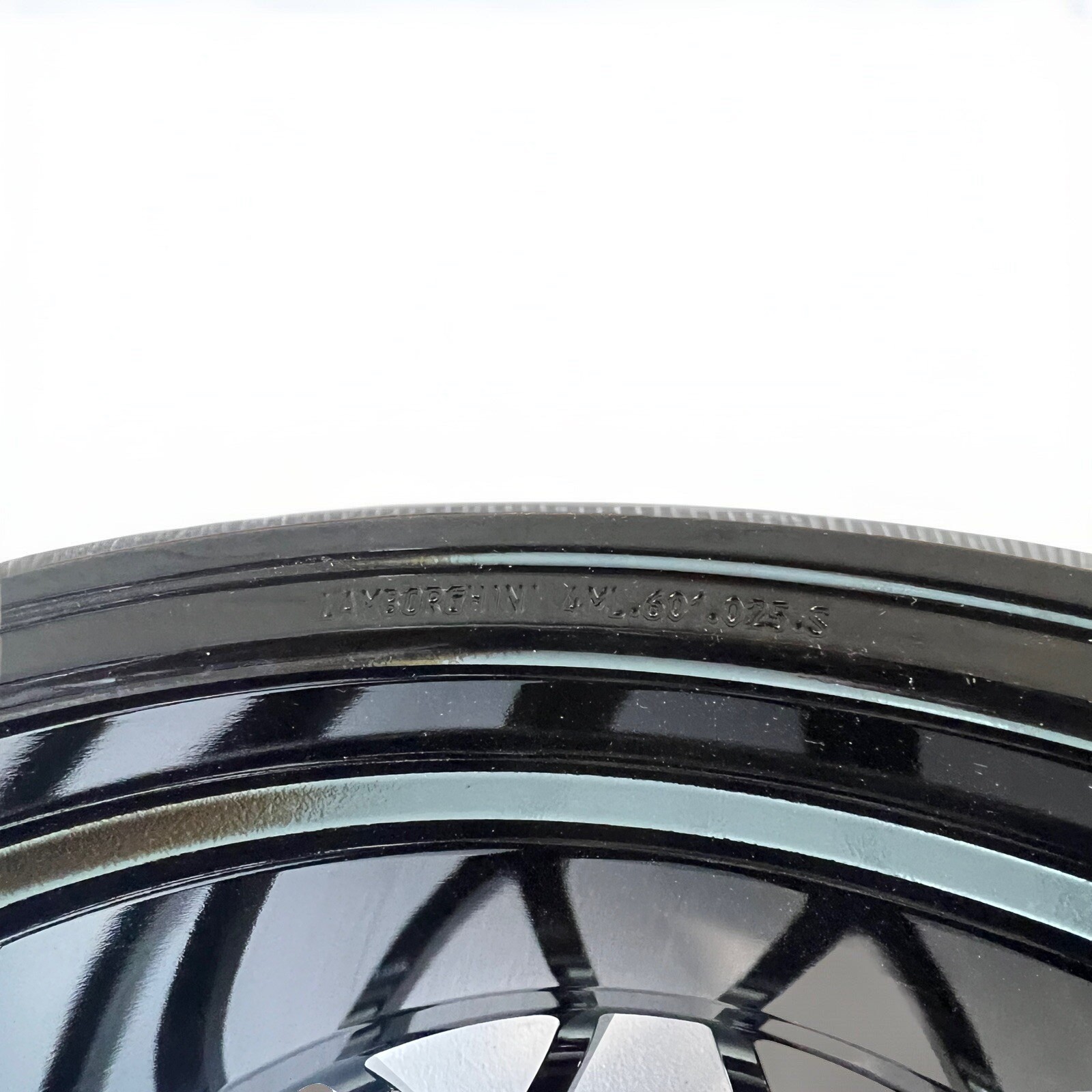 Lamborghini Urus Auriga 11.5x 22 ET22 Rear Rim Wheel 4ML601025S New Genuine One