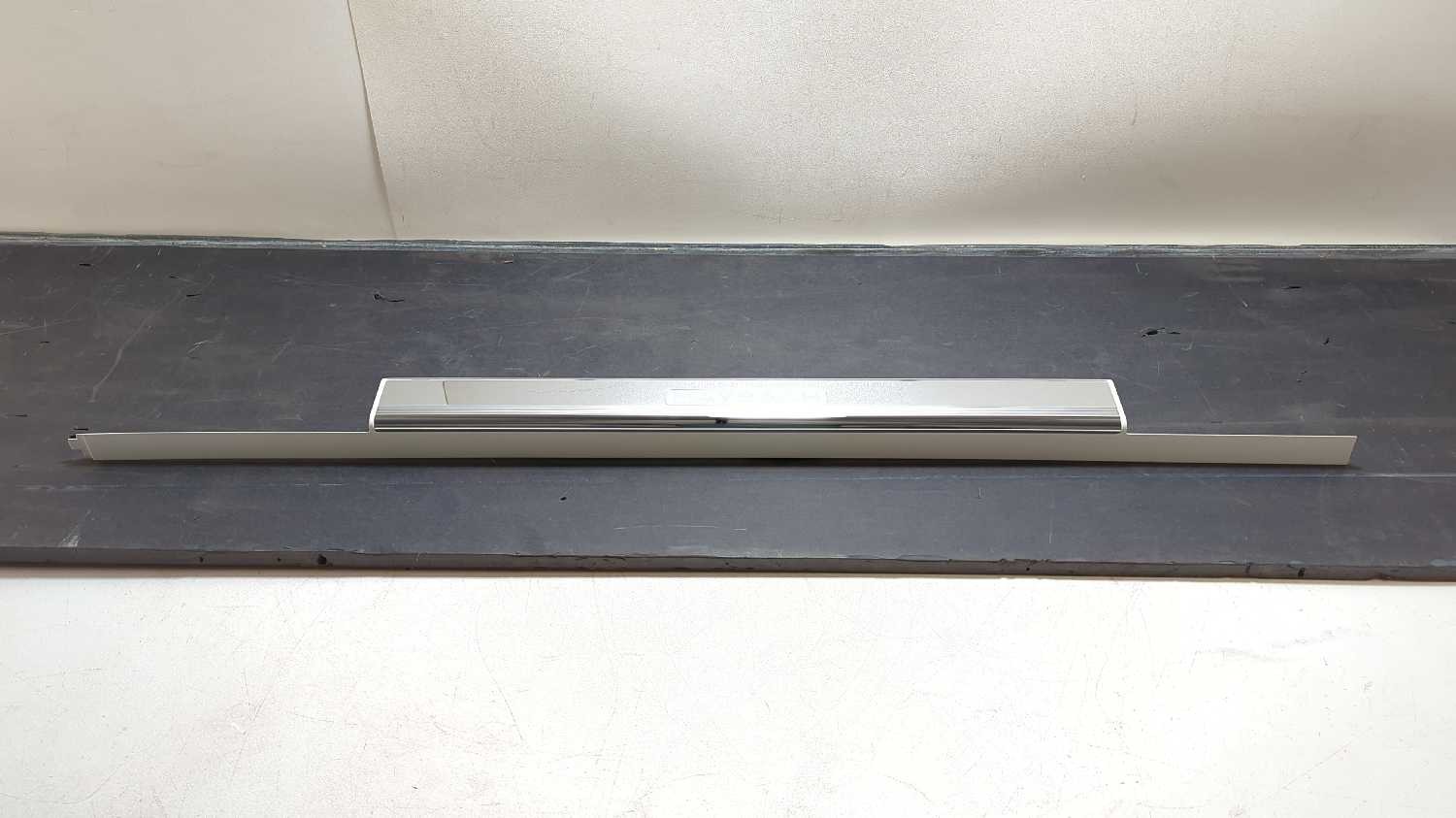 Maybach 62 2003-2012 FRONT+RIGHT Scuff plate