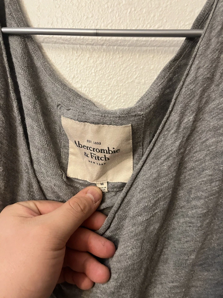 Top Abercrombie Fitch Gris Manga Corta Cuello Redondo Flecos Lentejuelas M Foto 2 de 4