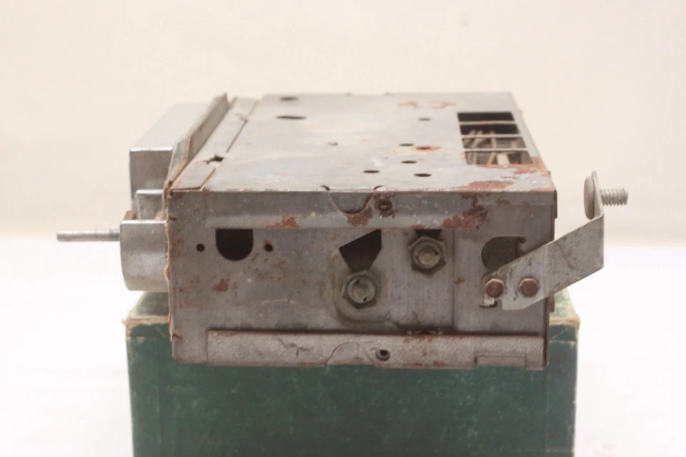 Original 1960 1961 1962 1963 1964 Chevrolet Corvair AM Radio Assembly Delco GM - Image 2 of 4