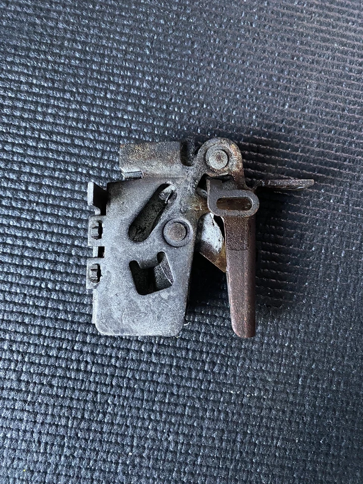 Cierre de capó 87-96 Jeep Cherokee XJ / Comanche MJ 55009172 Foto 2 de 2