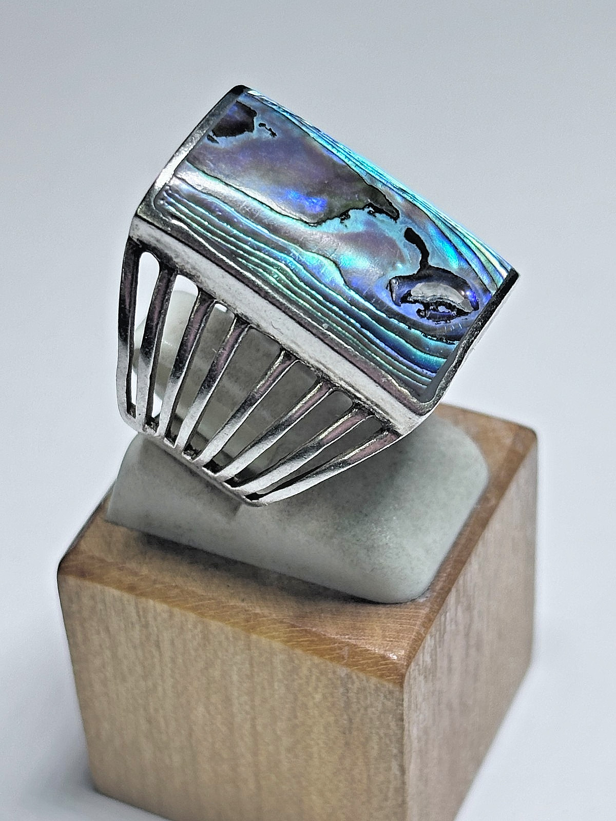 Sterling Silver Abalone Statement Ring 9.3g Sz. 8… - image 2
