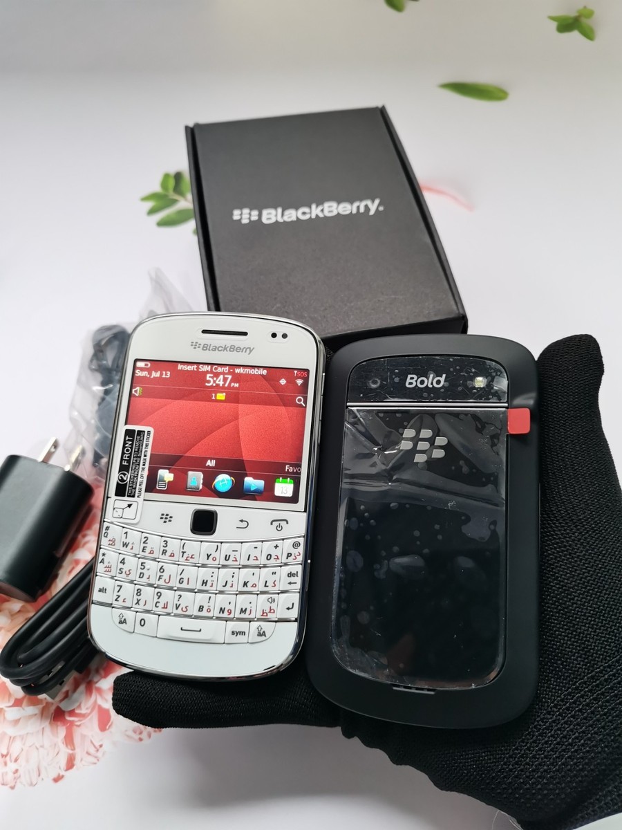 BOXED BlackBerry Bold Touch 9930 8GB (Black/white) Unlocked phone