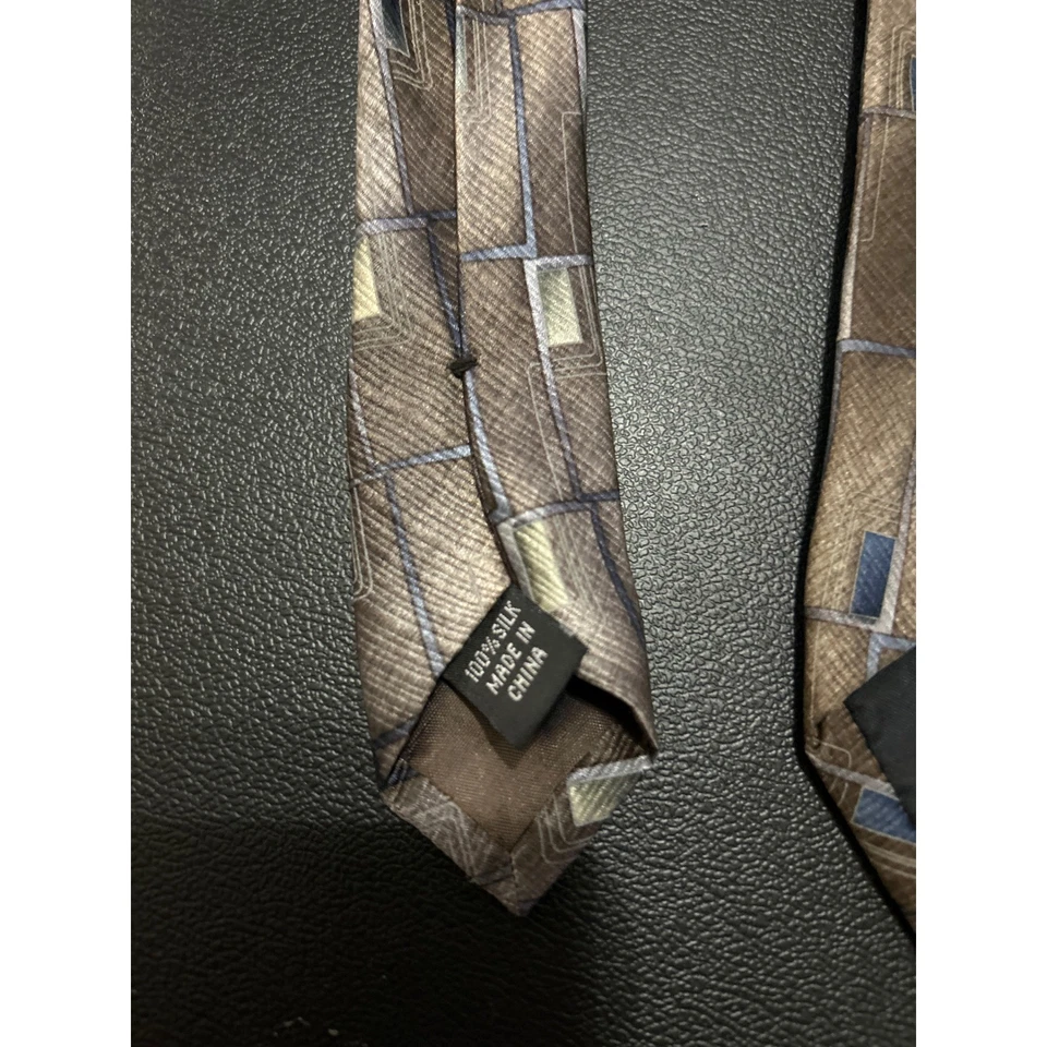 Gravata Joseph & Feiss International 100% seda - Marrom geométrico - Imagem 4 de 4