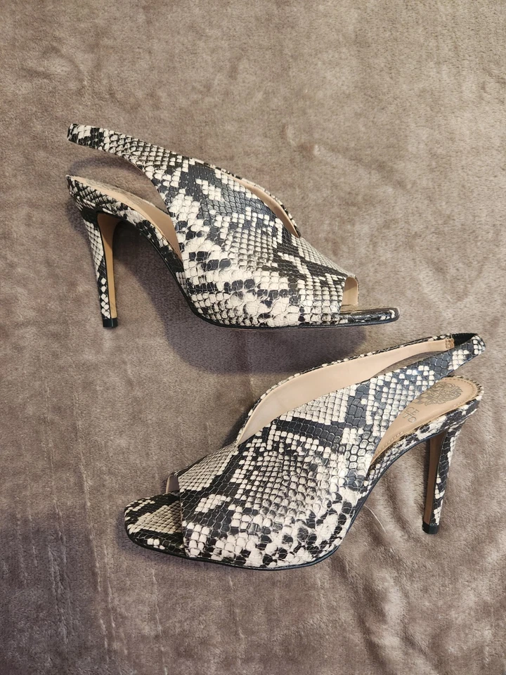 Estampa de cobra Vince Camuto Peeptie Slingbacks tamanho 7.5 feminino - Imagem 2 de 4