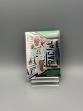 Dijonai Carrington-Wings-2025 Panini Fractal Green Prizm #1