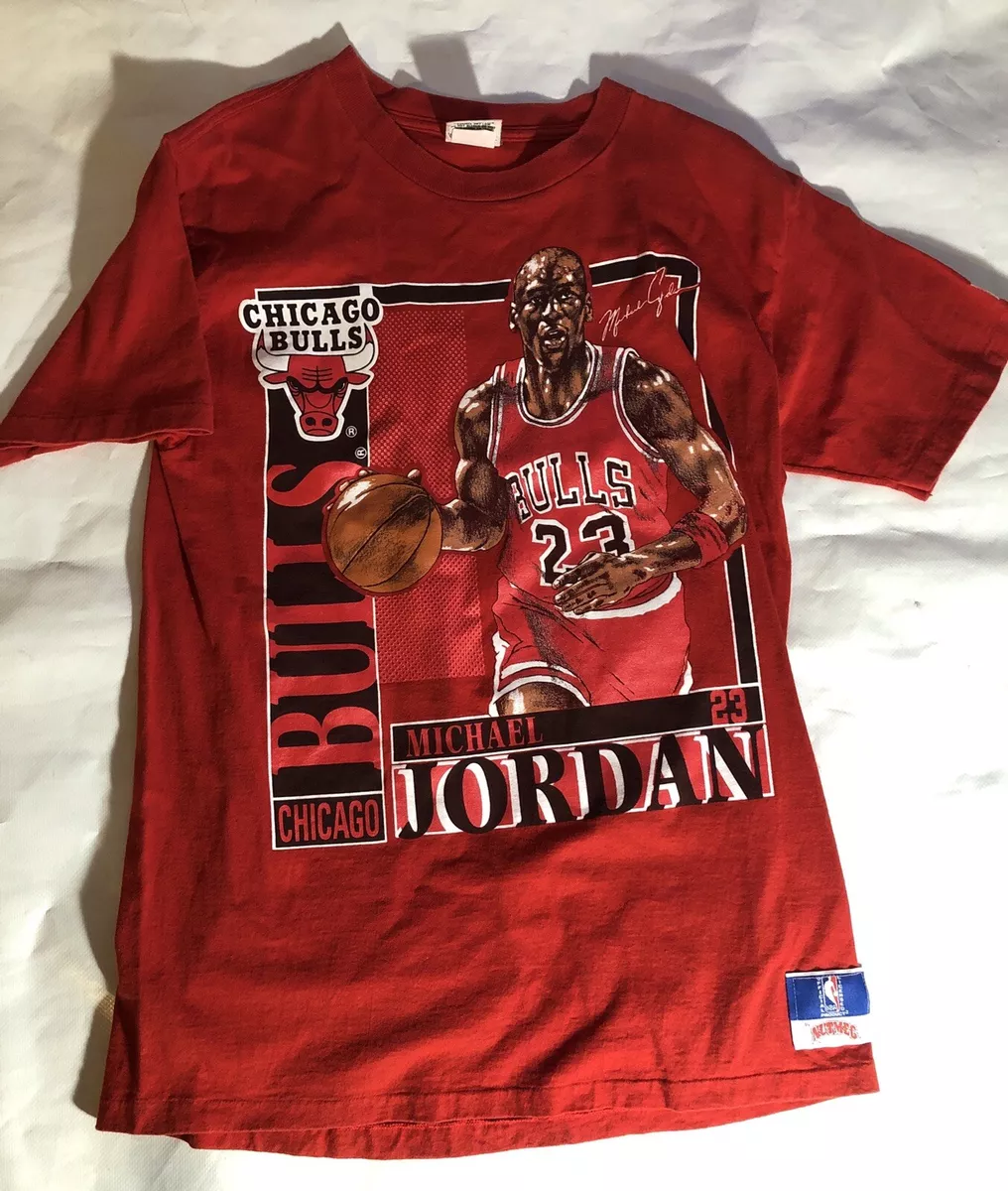 Vintage Nutmeg 90s Chicago Bulls Tee Tshirt NBA Wrap Around 