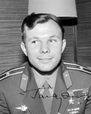 Repro-Autogramm - Yuri Gagarin - 11,4 x 14,3cm - Kosmonaut