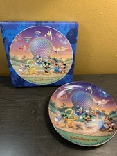 WALT DISNEY WORLD - 2000 Decorative Plate "Celebrate the Future Hand in Hand!"