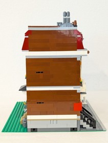 LEGO Creator Expert: Pet Shop (10218) - Used Complete w/ Minifigs & Manuals