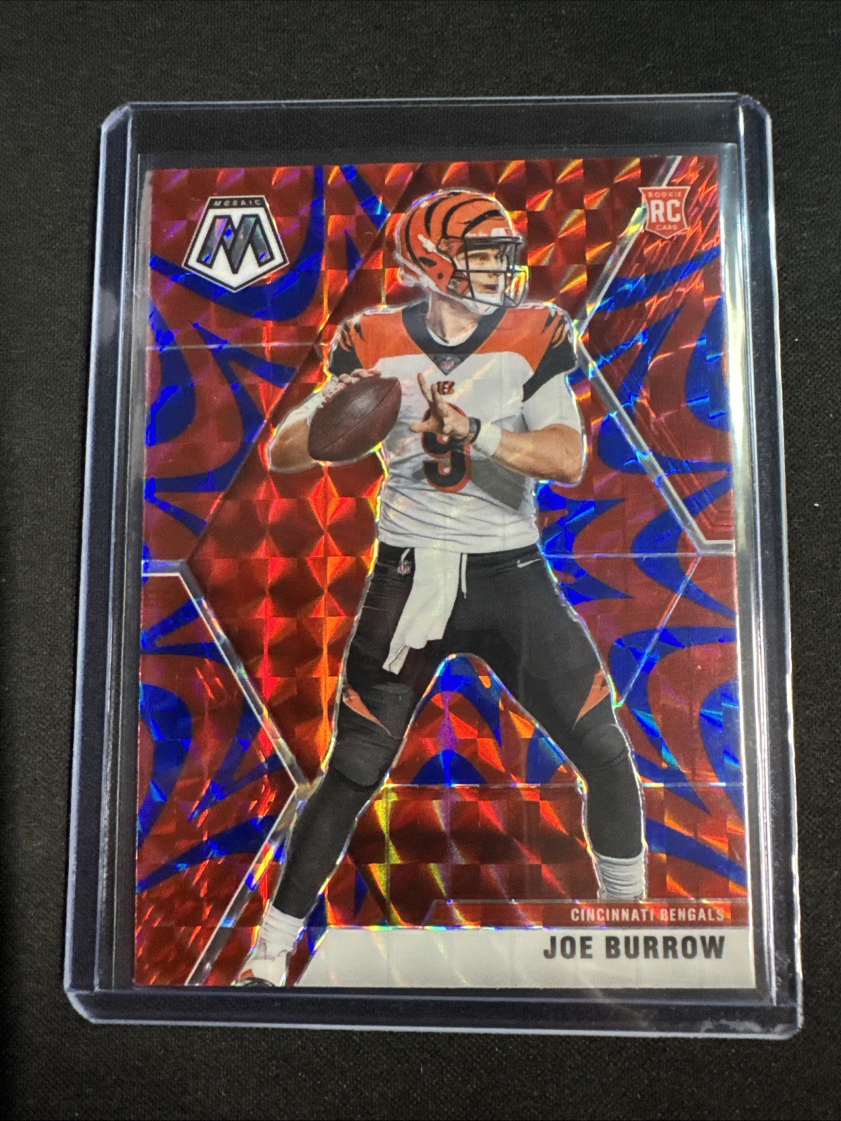 2020 Panini Mosaic - Rookies Joe Burrow #201 Reactive Blue Mosaic Prizm (RC)