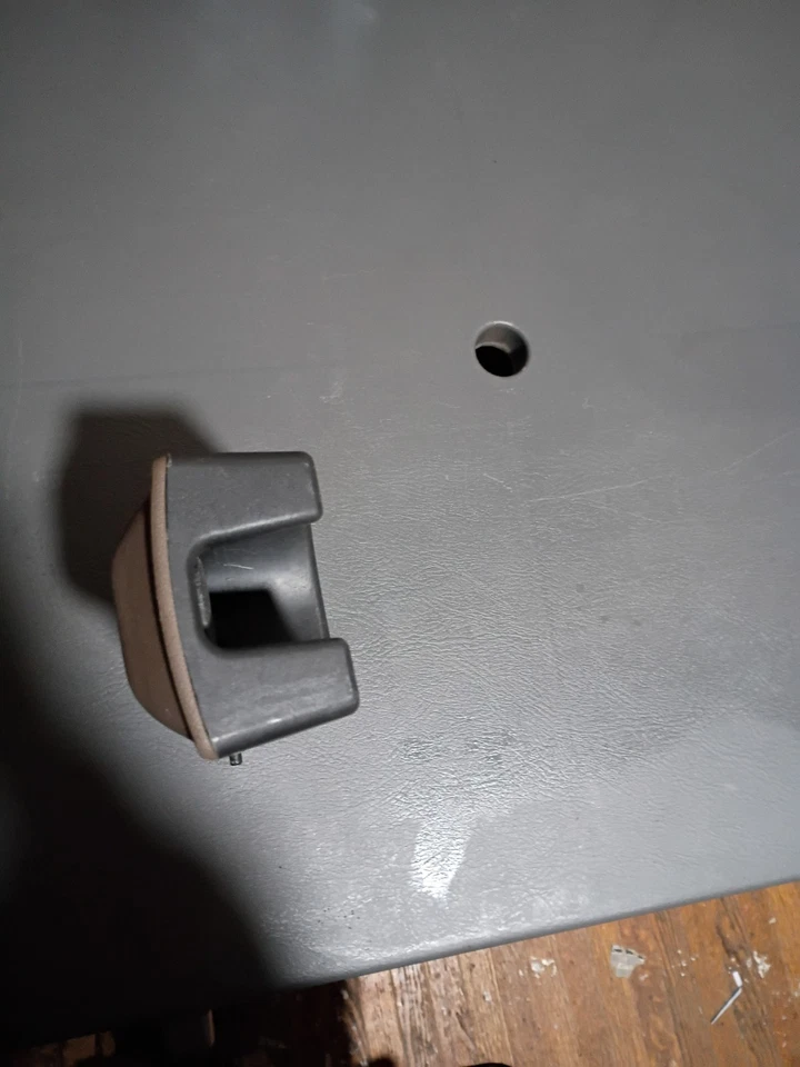 2005 04 05 06 07 Chevrolet Malibu консоль задний подстаканник коричневый подстаканник OEM - Изображение 4 из 4