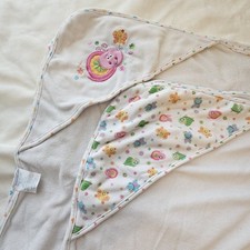 Babys R Us Girls Hooded Bath Towel Set- 80s Inspired Garden Critters And Hearts
