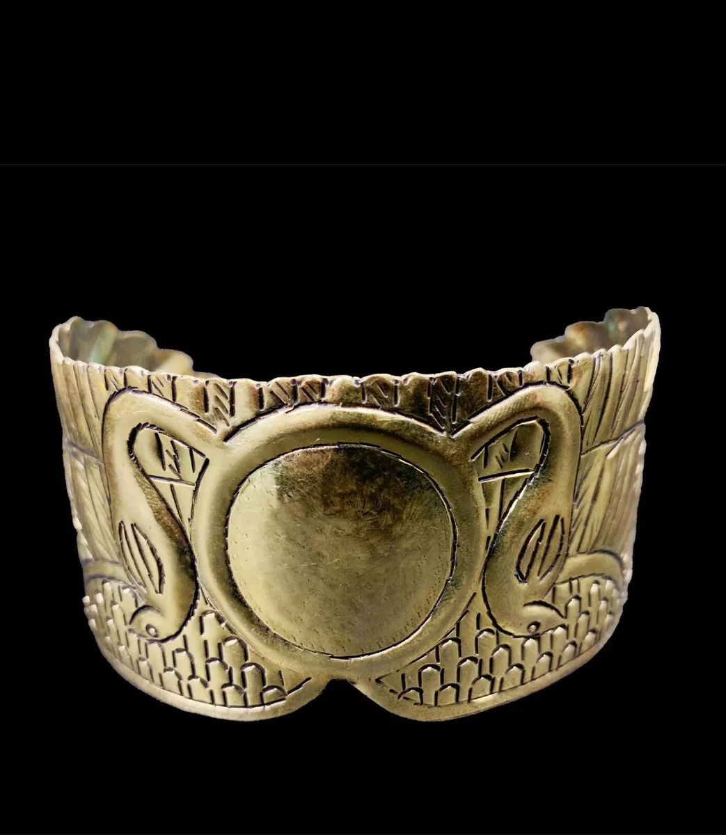 Egyptian arm deals cuff