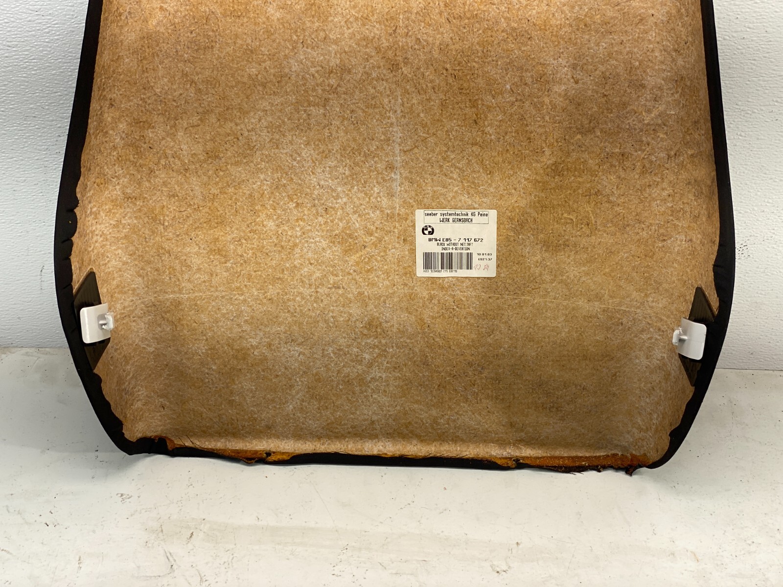 03-08 BMW E85 Z4 FRONT RIGHT SEAT BACK TRIM COVER PANEL 7117672  