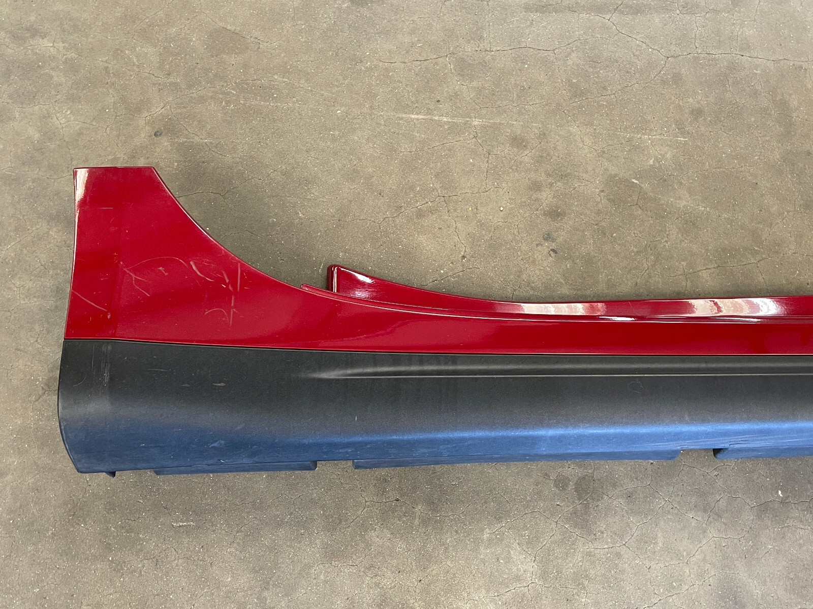 14-17 Maserati Ghibli S Right Side Skirt Rocker Panel Molding Trim Red 1504 OEM