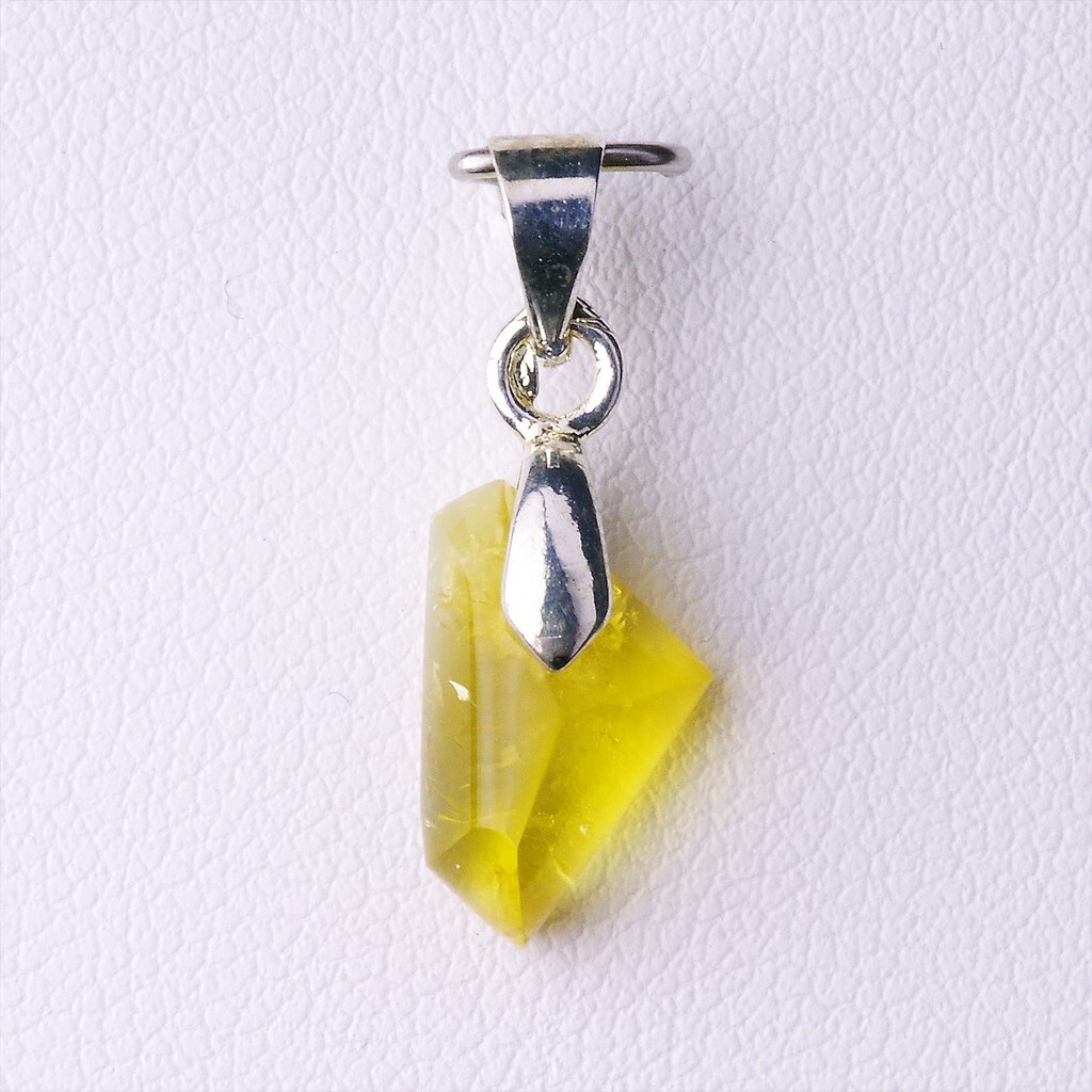 Fluorine de Vensat 4,26 ct en pendentif d'argent, votre touche d'élégance quotidienne