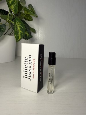 JULIETTE HAS A GUN ODE TO DULLNESS EAU DE PARFUM VIAL SPRAY 0.057 Oz SAMPLE SIZE