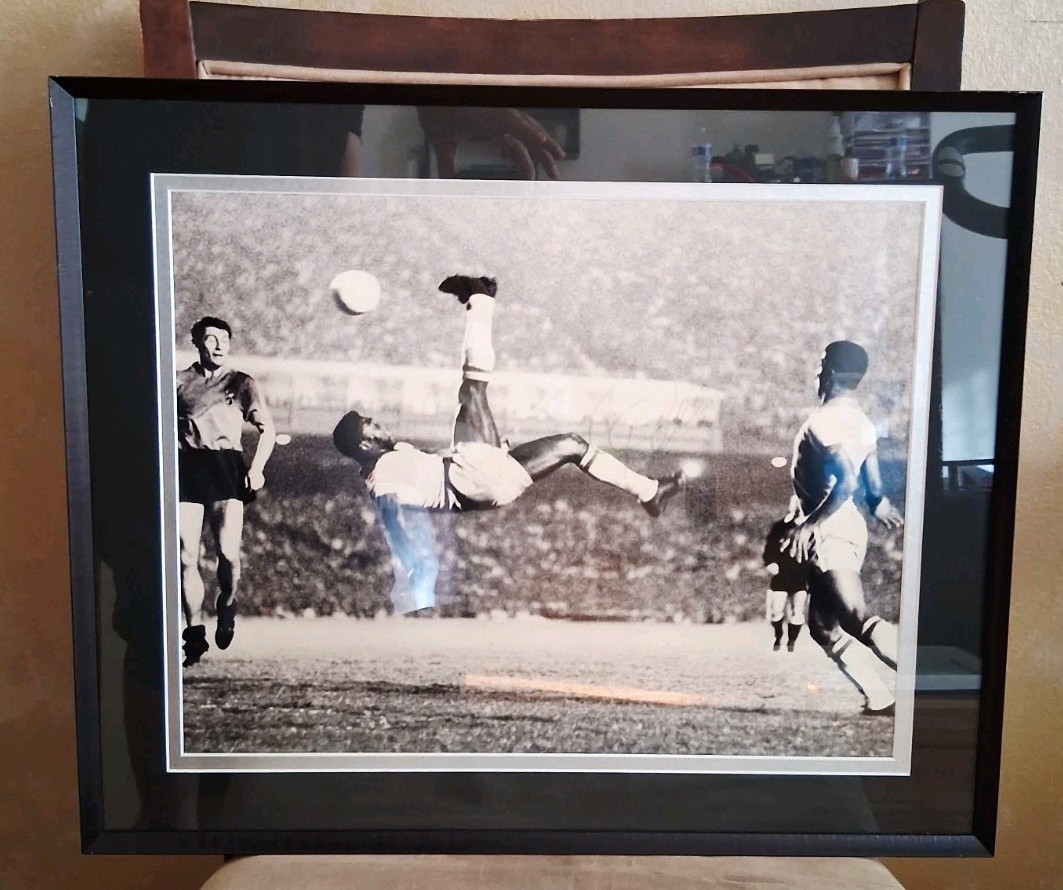 🤩 Pele Signed Autographed 16x20 Authentic Framed Bicycle Kick Photograph Brazil
