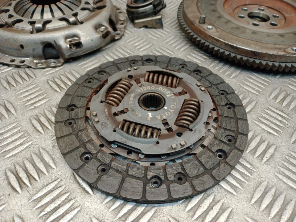 TOYOTA YARIS FLYWHEEL CLUTCH KIT 1.0 PETROL MK3 XP130 2011-2019 134050Q021 14k  - Image 3 of 4