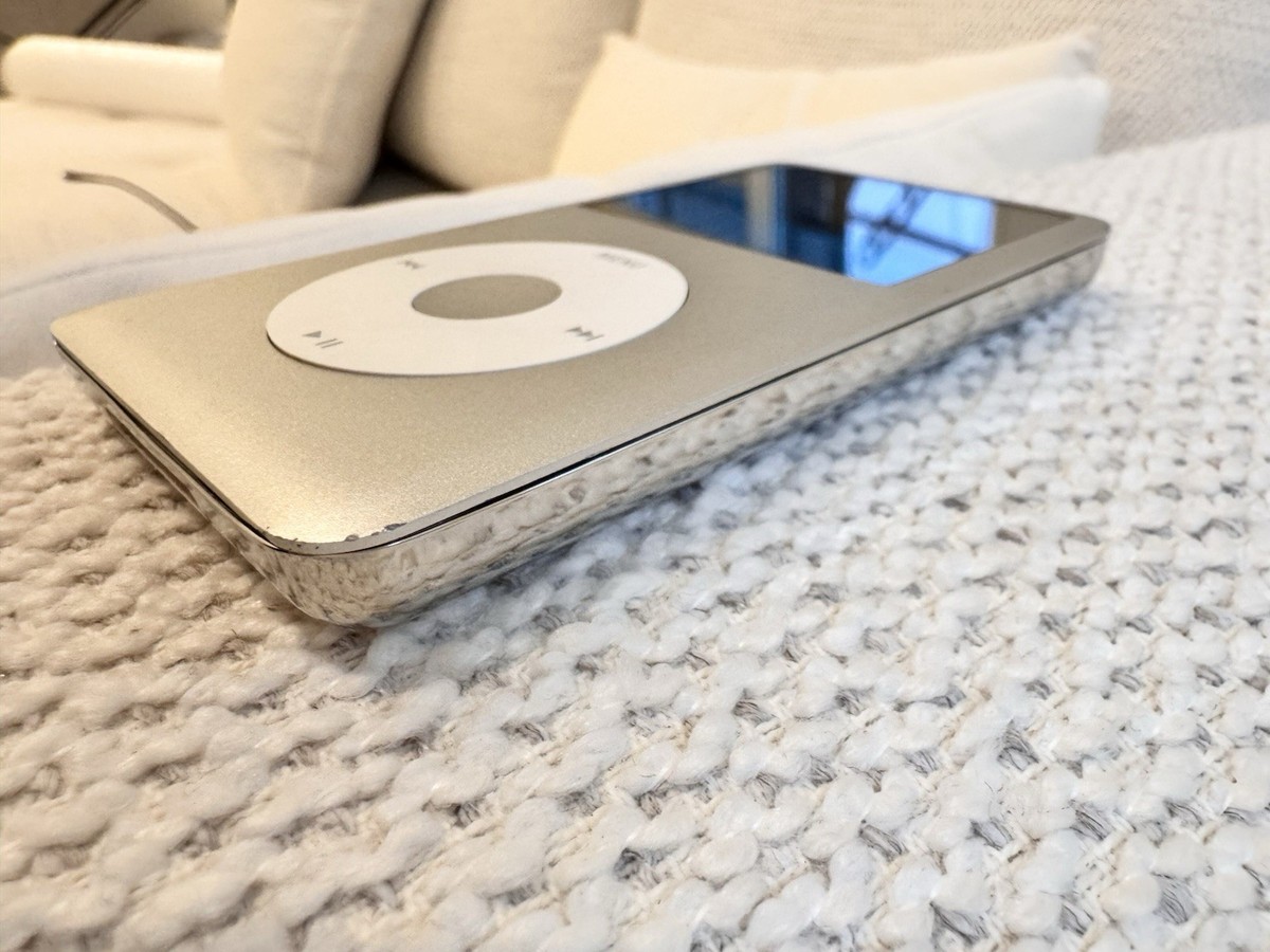 Apple iPod Classic 6th Generation 120gb Silver Grade C -read