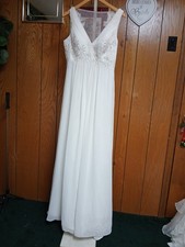Davids Bridal Ivory Chiffon Wedding Dress Size 8