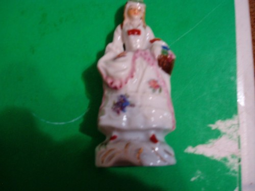 LOT 1- 4 VINTAGE PORCELAIN FIGURINES MADE IN JAPAN - Picture 3 of 5