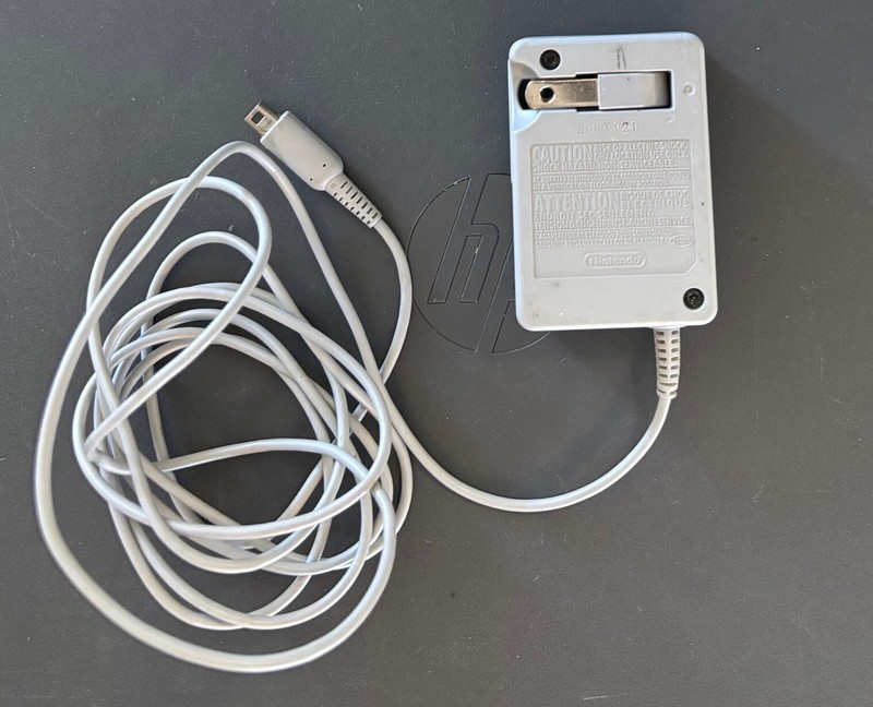 Nintendo WAP-002 Genuine Power Pack Charger / AC Adaptor 4.6V DS 2DS 3DS DSi XL