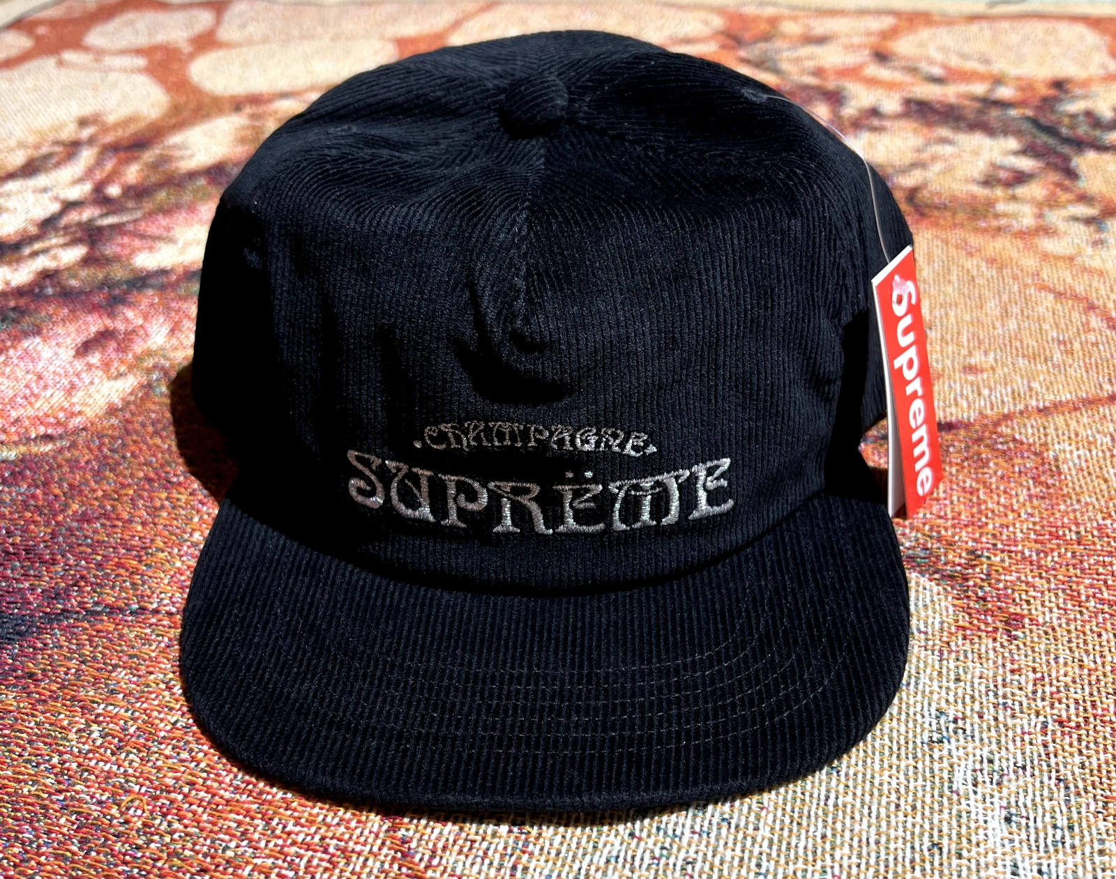 Chapeau Supreme Champagne velours côtelé 5 panneaux noir neuf