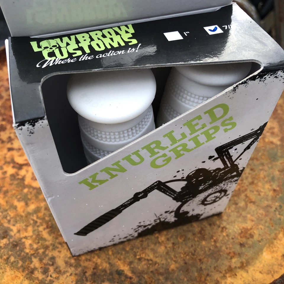 Empuñaduras de motocicleta moleteadas blancas Lowbrow Customs 7/8"" BSA YAMAHA TRIUMPH HONDA Foto 3 de 4