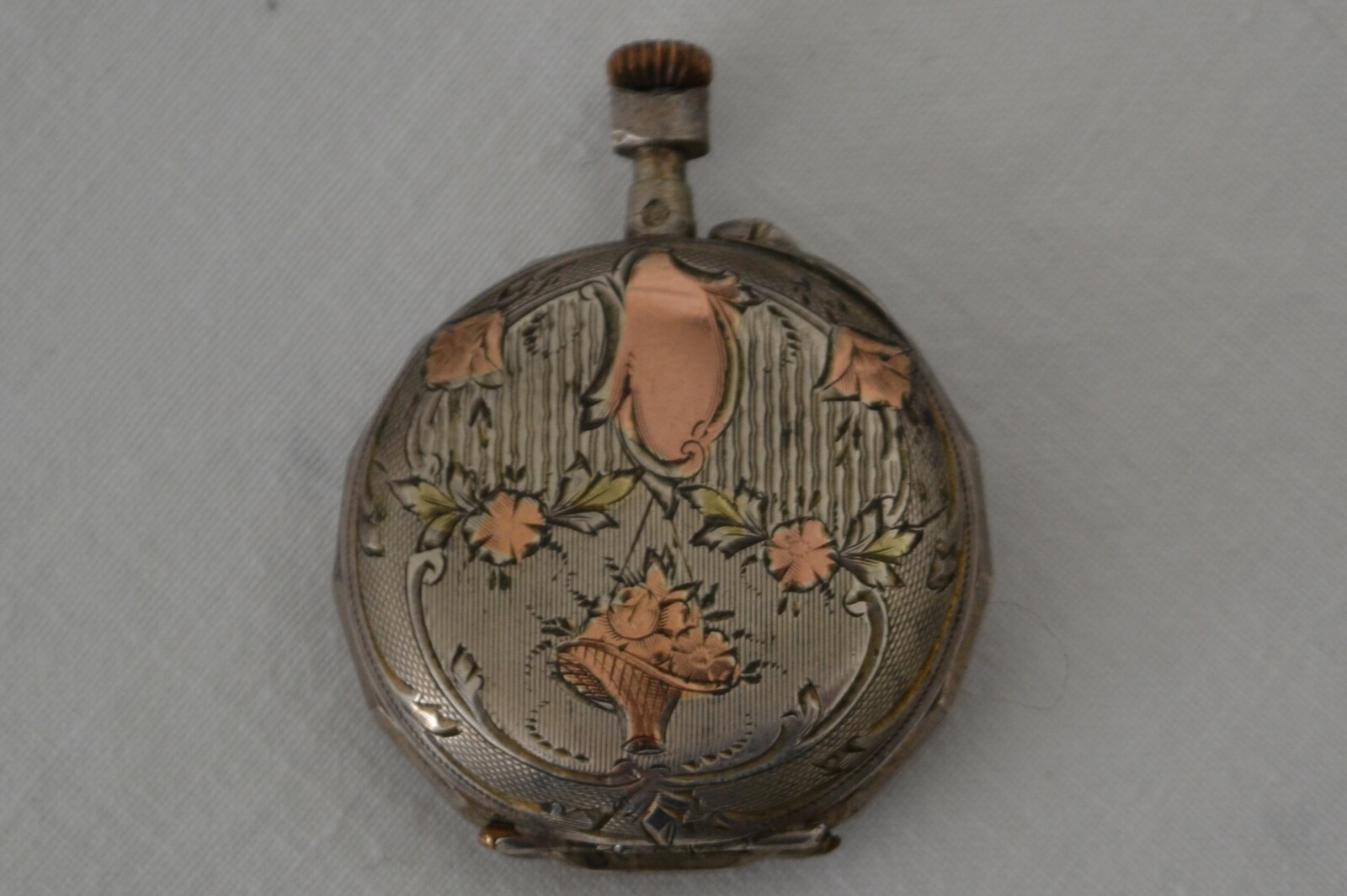 Montre Gousset Ancienne En Argent - Poinçon Crabe Et Gravure Jeanne D'Arc Au Dos - Mécanique Manuelle - Vintage