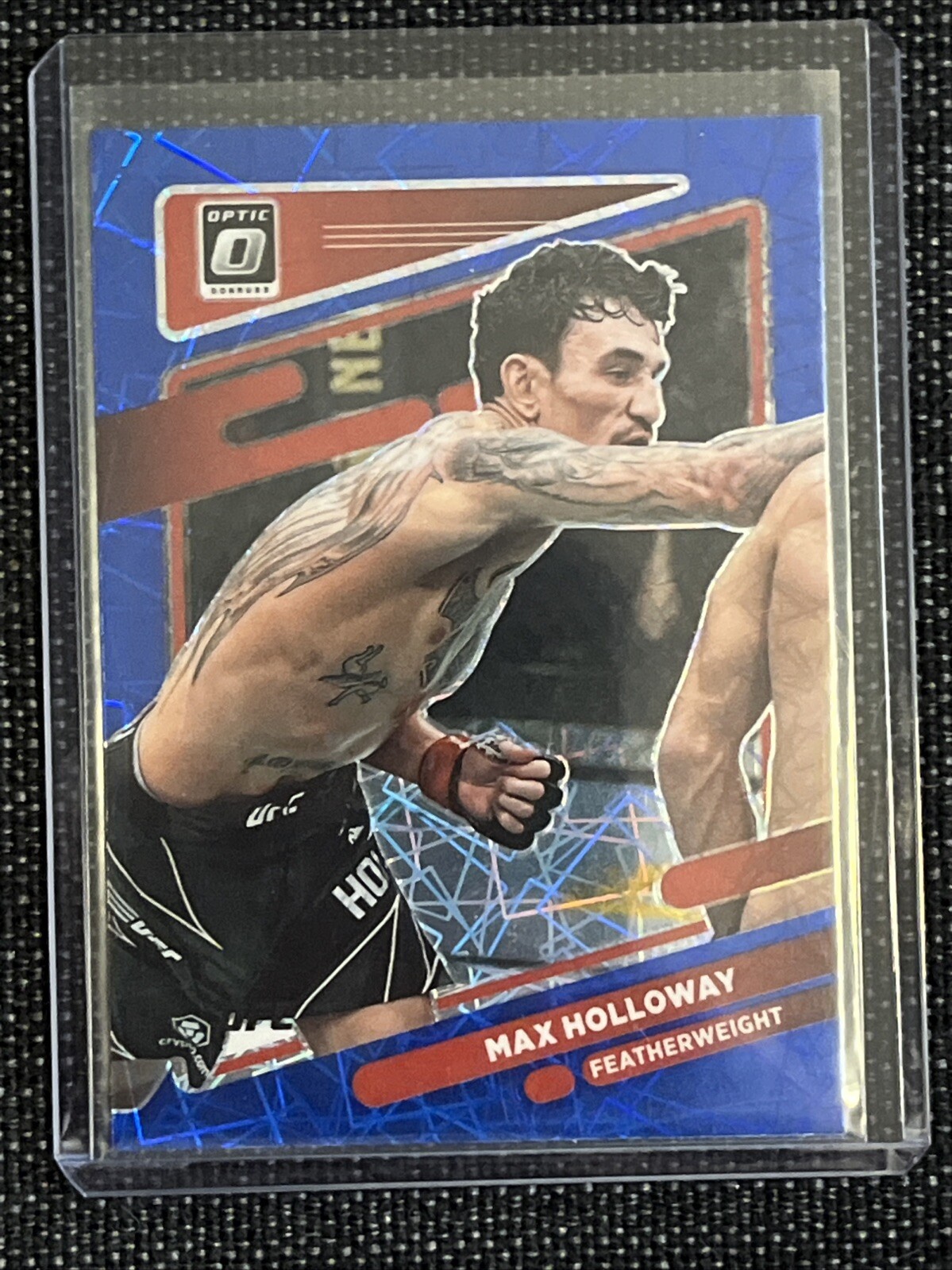 2022 Panini Donruss Optic UFC- Blue Velocity #38 Max Holloway