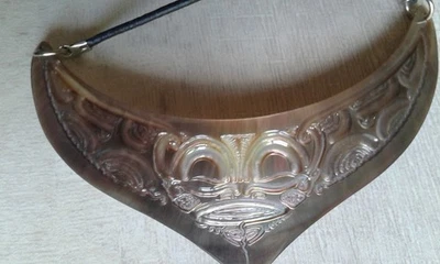 Collier ras du cou, en nacre sculptée Tahiti - Photo 1/4