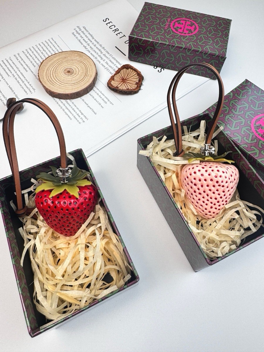 Tory Burch いちご型バッグチャーム 2個セット Tory Burch Strawberry Bag Charm Set of 2 | eBay