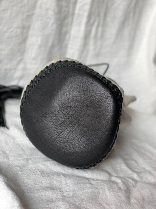 Bolso de Hombro Wendy Nichol New York Flecos Cordón Cartera Pelo de becerro Gris USADO Foto 3 de 4