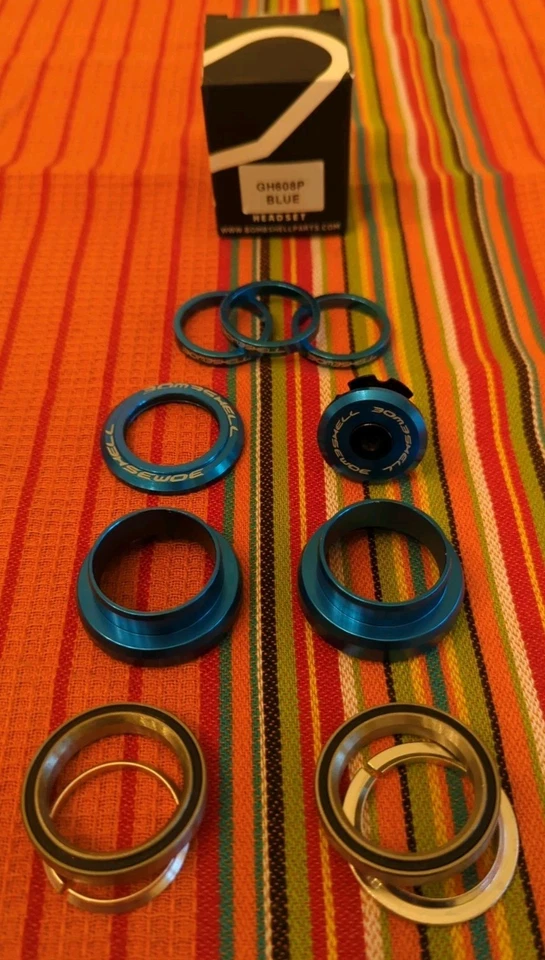 Nuevo En Caja Bombshell Racing BMX Auriculares Sellados Copa Externa 1-1/8" Espaciadores Azules Foto 3 de 4