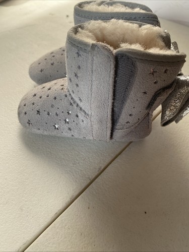 Ugg Shearling Infants Jesse Bow Starry Lite - Gray with Silver Stars - Size 2/3 - Picture 5 of 10