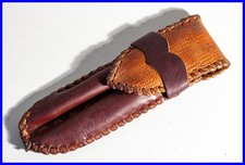 1930er LEDER Etui in braun mit Randflechtung & Lasche +Unterteilung f&uuml;r 2 Stifte