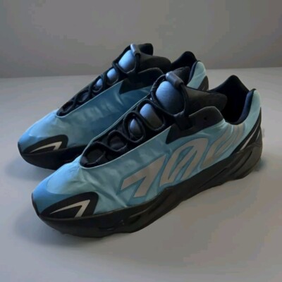 Yeezy Boost 700 MNVN (VNDS) adidas Yeezy Boost 700 MNVN Metallic VNDS Size 8 M 9.5 W | eBay main image 2