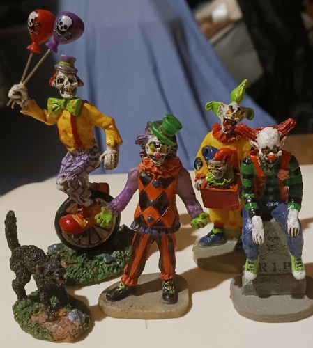 Evil Clown Set Of 3 Lemax Spooky Town Of 3 – Halloween Village Carnival Decor Evil Sinister Clowns Set