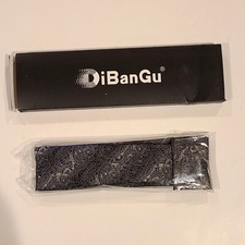 NIB DiBanGu Mens Silk Black And Silver Paisley Necktie And Handkerchief Set 59L