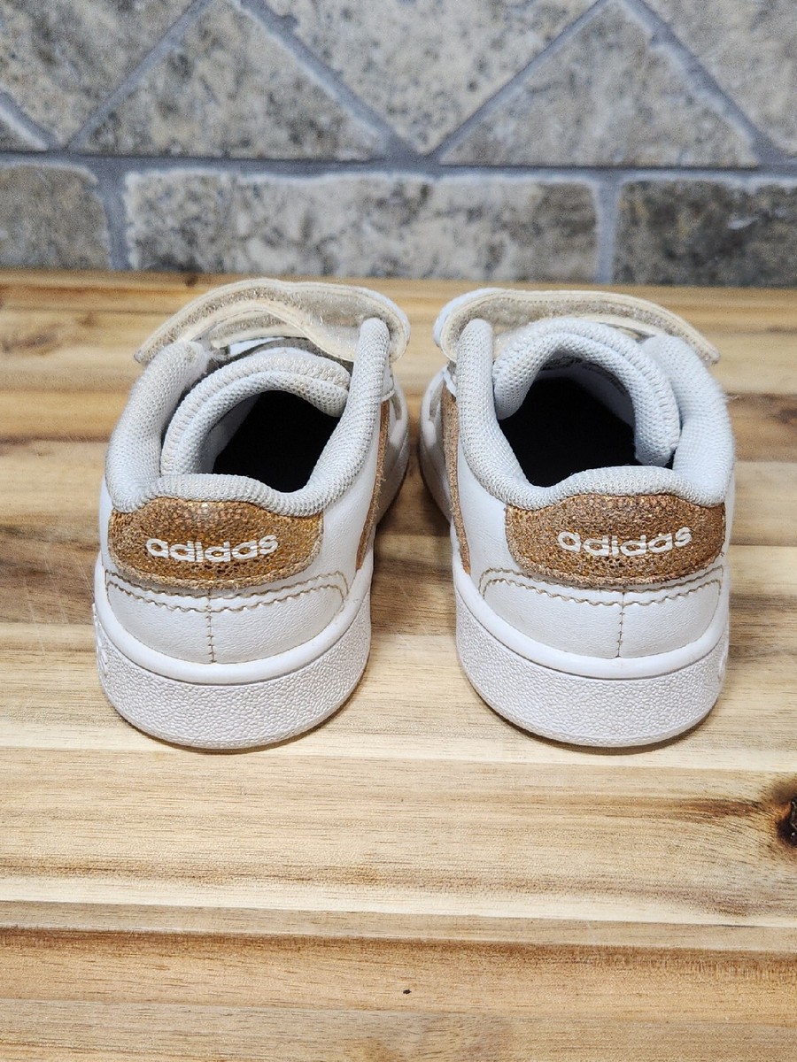 もっちゃんadidas NEW 超軽量 レガースホワイトゴールド/Sサイズ adidas NEW 超軽量 レガース - adidas 格闘技用品 ボクシング
