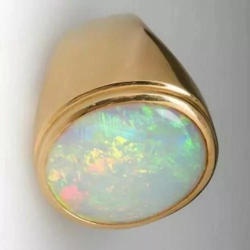 Anillo solitario enchapado en oro amarillo de 14 quilates de ópalo de fuego simulado de corte ovalado de 5 quilates para hombre Foto 2 de 3