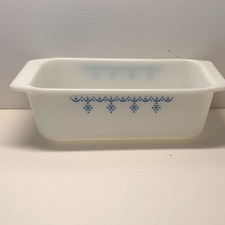 Vintage Pyrex Ovenware Loaf Pan Snowflake Garland 913