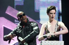 Singer Simon Webbe model Erin O'Connor present award for Best Vide- Old Photo