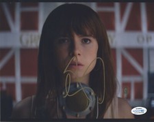Jessie Buckley Sexy Autographed Signed 8x10 Photo ACOA 