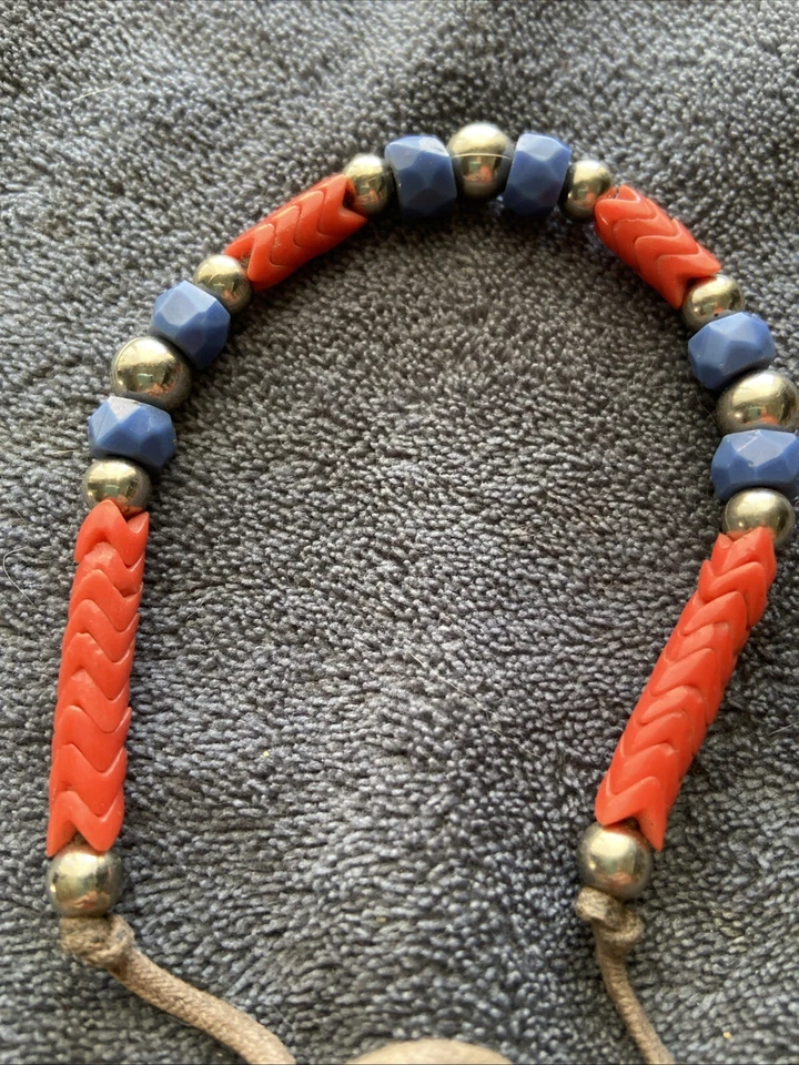 Chevron naranja antiguo abalorio de comercio africano en plata de ley Foto 2 de 4