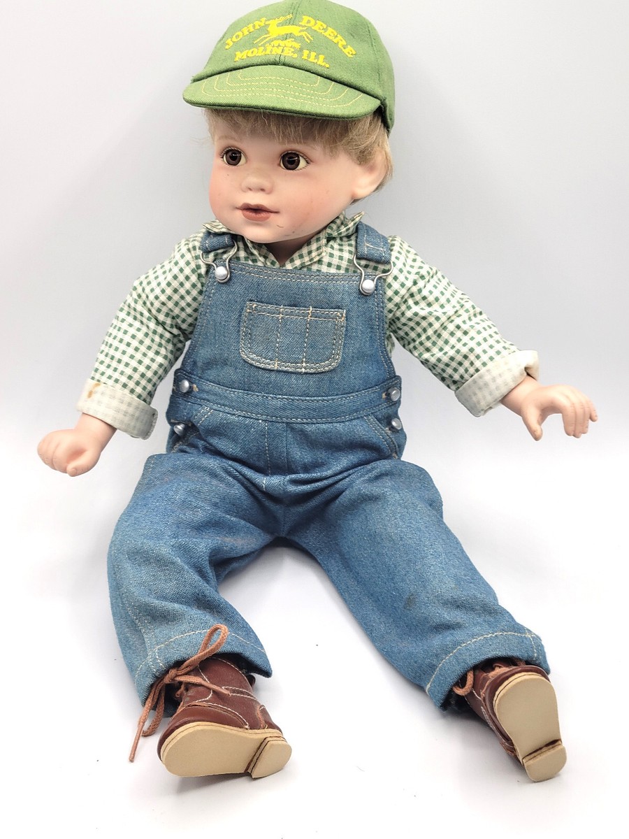 コレクターズドール 緑色衣装 ファー帽子 John Deere Porcelain Doll Collection JOHNNY Green Shirt Hat