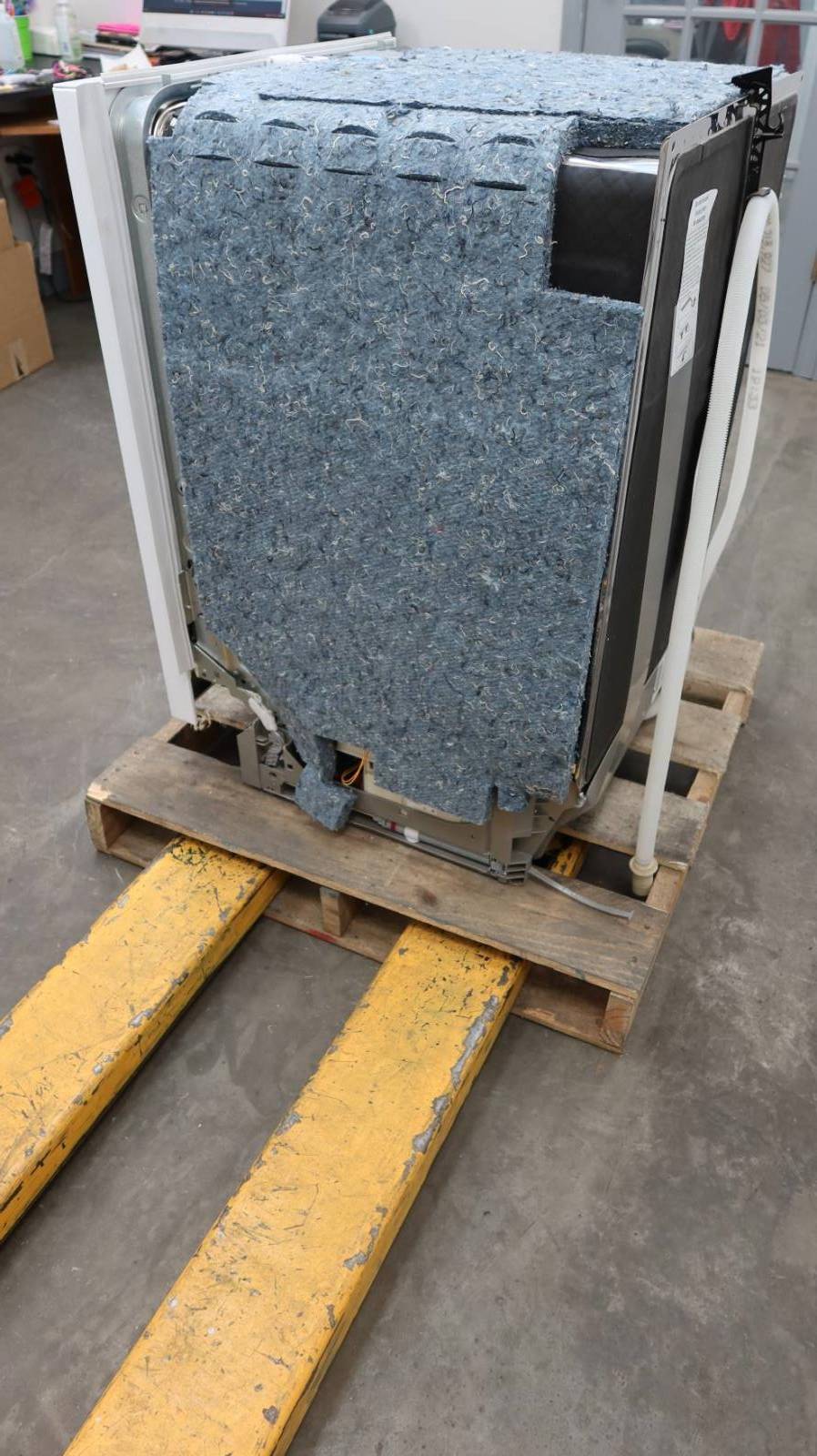 Bosch 500 Series 24" 44dB AutoAir White Fully Integrated Dishwasher