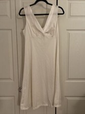 Vintage VANITY FAIR Cream Nylon Sleeveless Nightgown SZ 36